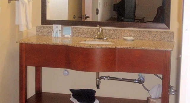 Двухместный люкс c 1 комнатой Hampton Inn & Suites Kansas City-Merriam