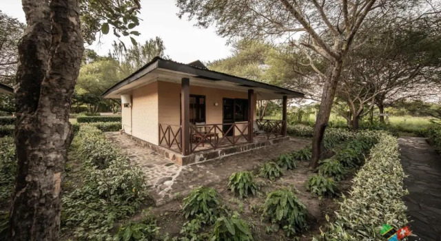 Бунгало с красивым видом из окна Tan-Swiss Lodge