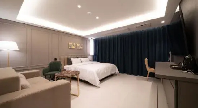 Люкс Royal Bundang (Yatap Station) Breeze Hotel