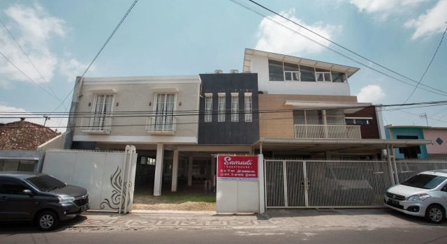RedDoorz near Museum Angkut Batu 2, Book Guesthouse Guest Houses in East Java, Guesthouse