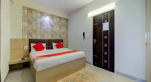 OYO 14565 Hotel Snazzy