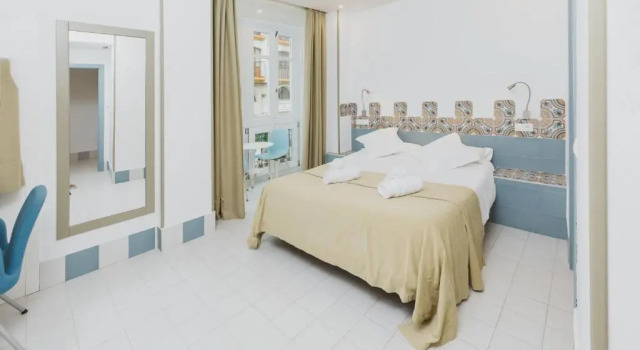 Двухместный номер Standard с балконом Hostal Gravina