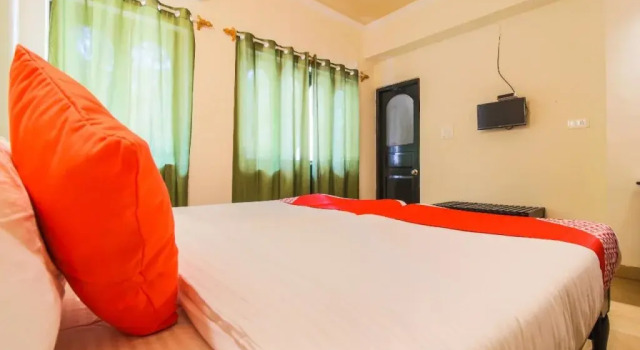 La Petite By OYO Rooms