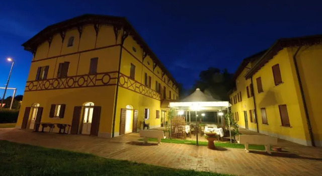 Corte Degli Estensi, Varaa Hotelli Formigine Emilia-Romagna