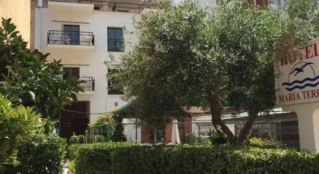 Hotel MarÃ­a Teresa, Rezervați Hotel Hoteluri în Calonge cu parcare, Parcare