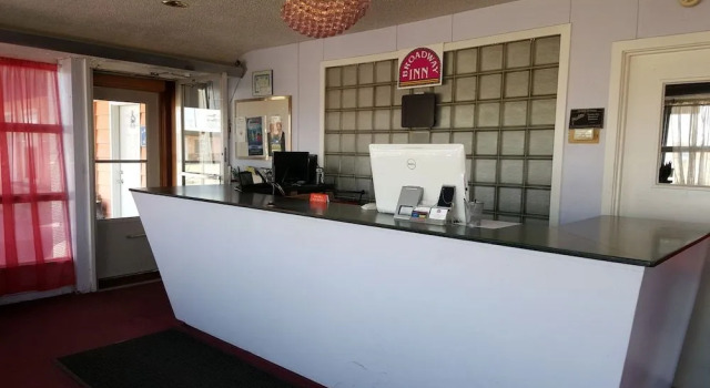 Broadway Inn