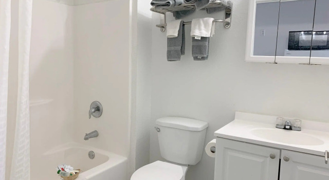 Четырёхместный номер Standard OYO Garden Inn and Suites Pearsall I-35 East