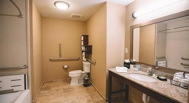 Четырёхместный номер Standard Hampton Inn & Suites Minot