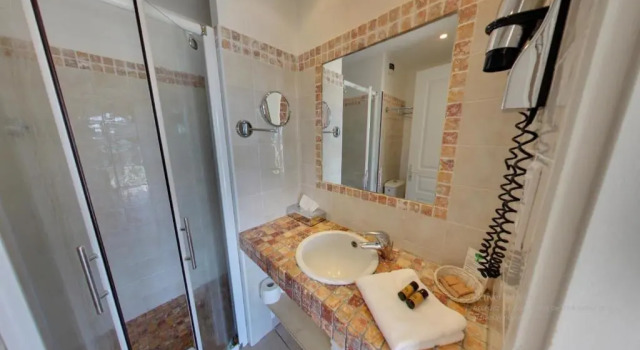 Номер Economy Hôtel Lilium Maris
