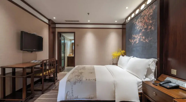 Lijiang   Duofu  Resort  Hotel, Забронировать Курортный отель Лицзян Юньнань, рядом с Улица Сквер-стрит Древнего города Даянь