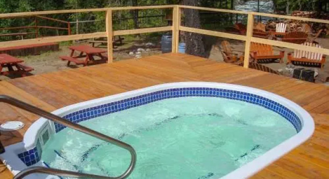 REO Rafting Resort, Boek Resort Resorthotels in Brits Columbia, Resort
