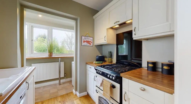 Contemporary 2 Bed Apartment With Private Garden, Varaa Huoneisto Asunnot kohteessa Merseyside, Huoneisto