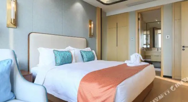 Четырёхместный люкс Deluxe с видом на озеро Jinling Funhome Hotel Nanjing Jiulong Lake