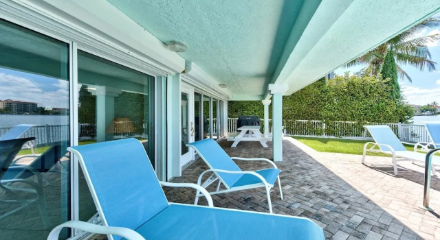 Коттедж Luxury Canal Grande Waterfront 6 Bedroom Holiday Home by Naples Florida