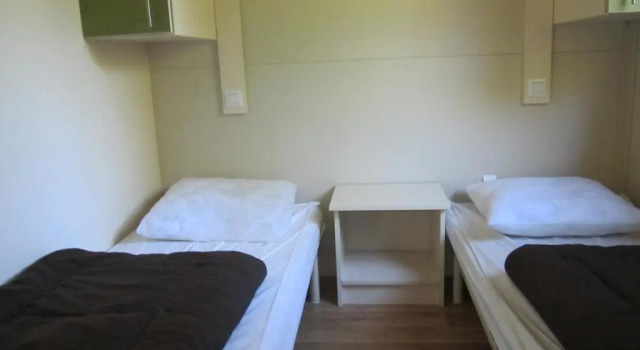 Кровать в общем номере с 3 комнатами Camping Le Colporteur