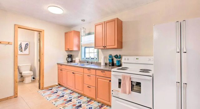 Апартаменты Near Hiking & Main St! Mtn-view Red River Retreat