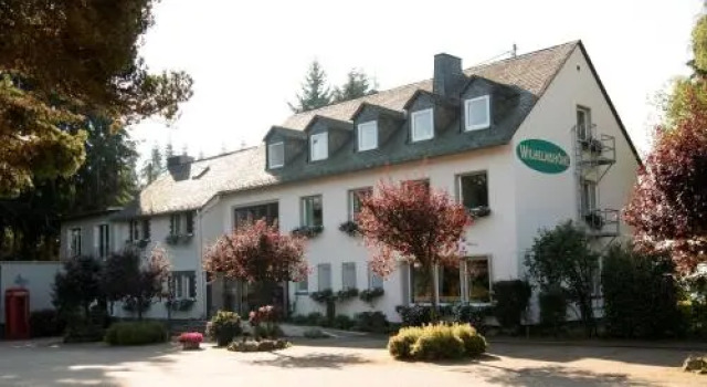 Hotel Wilhelmshöhe Auderath, Varaa Hotelli Hotellit ja majoitukset kohteessa Vulkan Eifel, Hotelli