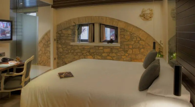 Номер Standard с балконом Hotel Museu Llegendes de Girona