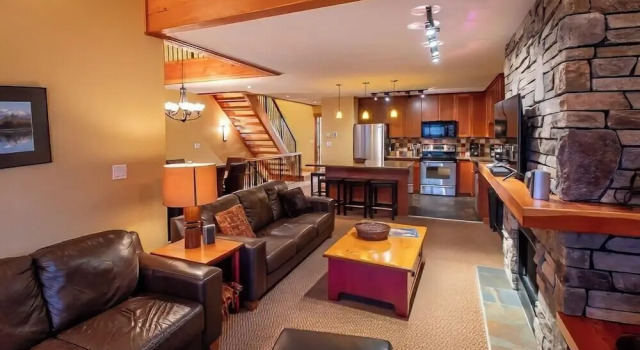 Pinnacle Ridge Chalets by Fernie Lodging, Book Chalet Villaer i Britisk Columbia, Villa