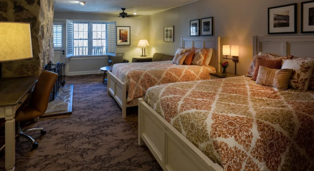 Четырёхместный номер Standard Mountain Lake Lodge