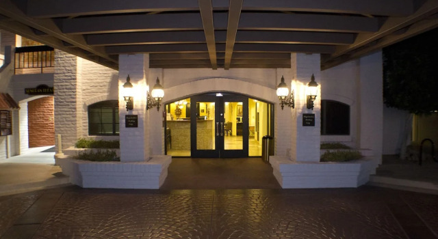 Getaways at Scottsdale Camelback, Забронировать Курортный отель Скотсдейл 