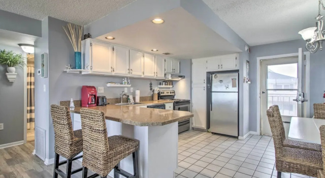 Апартаменты Steps to Sand: Condo Near Ocean City Boardwalk