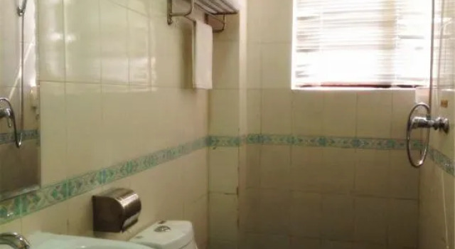 Dongfang Hotel, Rezerwuj Hotel Hotele w Shenzhen z parkingiem, Parking
