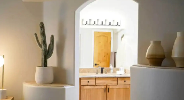 Pool & Rooftop Deck: Luxe Lake Havasu Getaway!, Забронировать Отель Лейк-Хавасу-Сити штат Аризона
