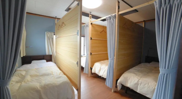 Кровать в общем номере (мужской номер) Guesthouse Iwase