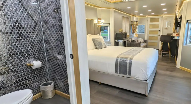 Студия Royal Olympic Railway Inn