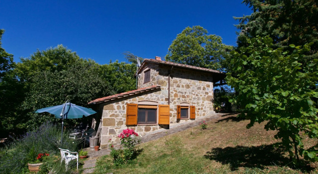 Typical little Italian property in the middle of fruit trees.