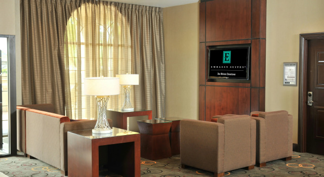 Embassy Suites Des Moines Downtown, Забронировать Отель Де-Мойн Айова, рядом с Мост достижений женщин в Айове