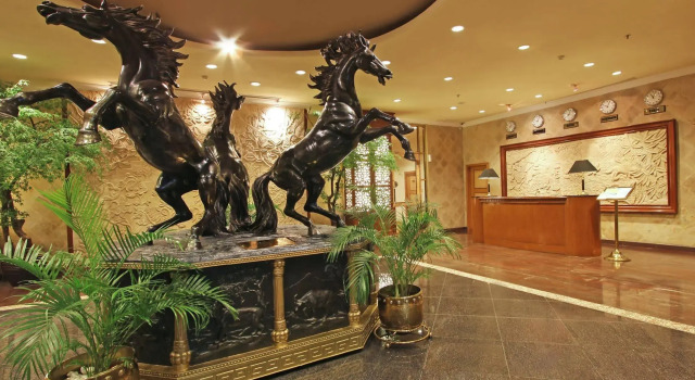 Harmoni Suites Hotel
