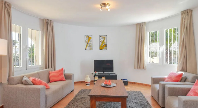 10pp Villa Wonderful Flat Garden With a Large Swimming Pool and Plenty of Space