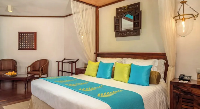 Номер Deluxe с балконом Royal Palms Beach Hotel
