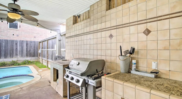 Коттедж Han Solos Hideout Luxe Houston Home with Pool!