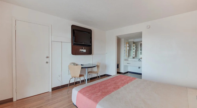 Motel 6 High Point, Buchen Sie Motel Hotels in High Point mit Parkplatz, Parkplätze