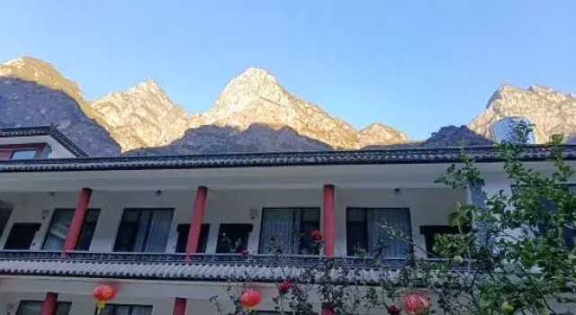 Yifeng Homestay (Tiger Leaping Gorge), Prenota Hotel Hotel a Lijiang con parcheggio, Parcheggio