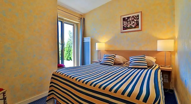 Трёхместный номер Standard Logis Le Relais Imperial