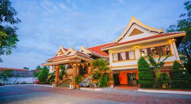 Полулюкс E-Outfitting Vang Thong Hotel