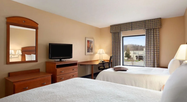 Четырёхместный номер Hampton Inn Geneva