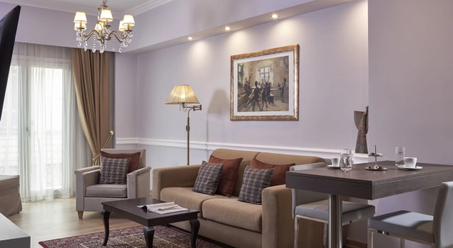 AVA Hotel & Suites
