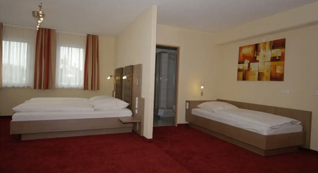 Hotel Zur Schmiede, Забронировать Отель Отели Радольфцелль 3 звезды, 3*