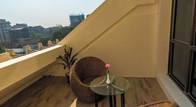Двухместный номер Deluxe с балконом Rose Garden Hotel