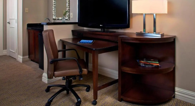Четырёхместный люкс Courtyard by Marriott New Orleans French Quarter/Iberville