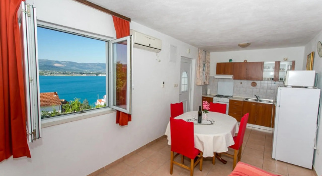 Marija - 60 m From Beach - A2, Забронировать Отель Отели Трогир 3 звезды, 3*
