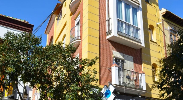 Enjoy Malaga Zanca, Забронировать Отель Малага - центр Малага, рядом с Музей Кармен Тиссен