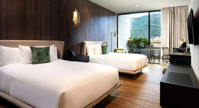 Четырёхместный номер Standard с балконом Salvio Parque 93 Bogota, Curio Collection by Hilton