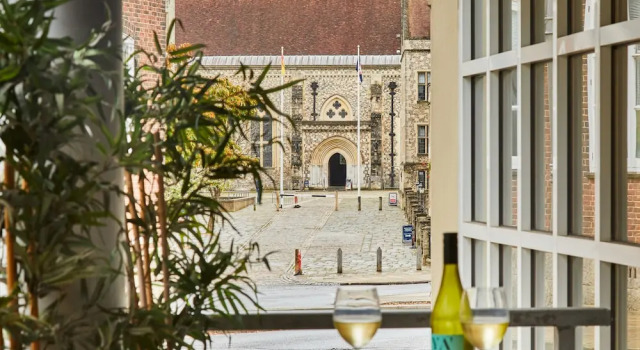 Castle Retreat City Centre Near Train & Parking, Забронировать Апартаменты/квартира Винчестер Хэмпшир, рядом с Royal Hampshire County Hospital