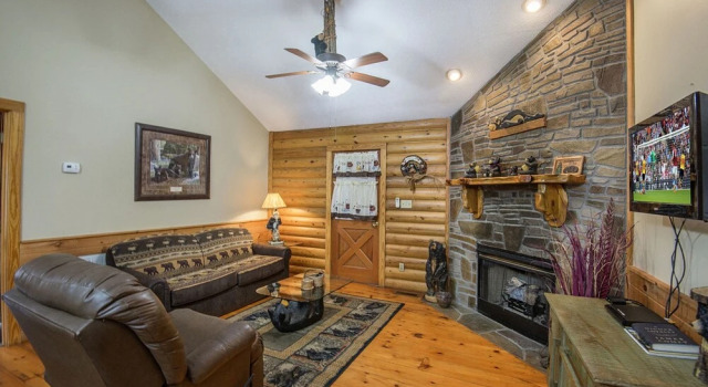 Hi-bear-nate by Eagles Ridge Resort